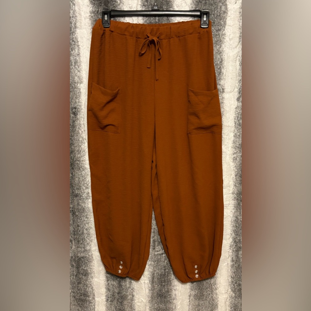 Women's Cropped Drawstring Pants in Rust Brown size 1XL
